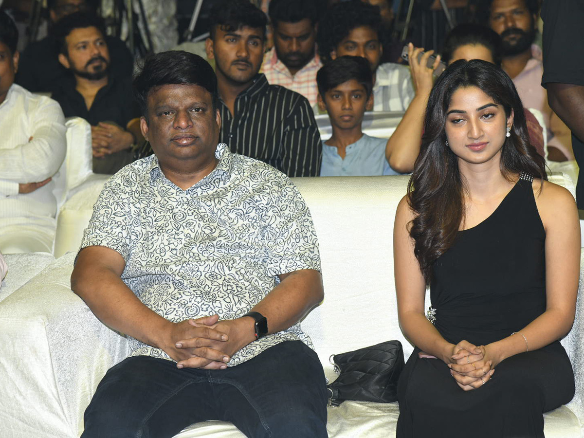 Gangs_20Of_20Godavari_20Pre_20Release_20Event_20Pics-_20_2823_29.jpg 23