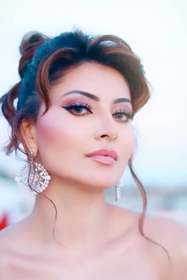 Urvashi-Rautela-23.jpg 19