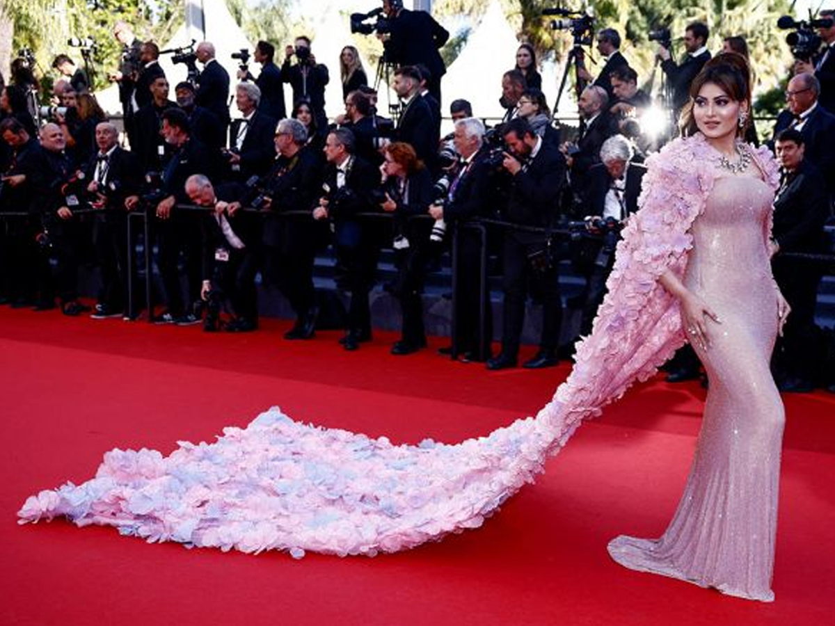 Urvashi-Rautela-28_0.jpg 24