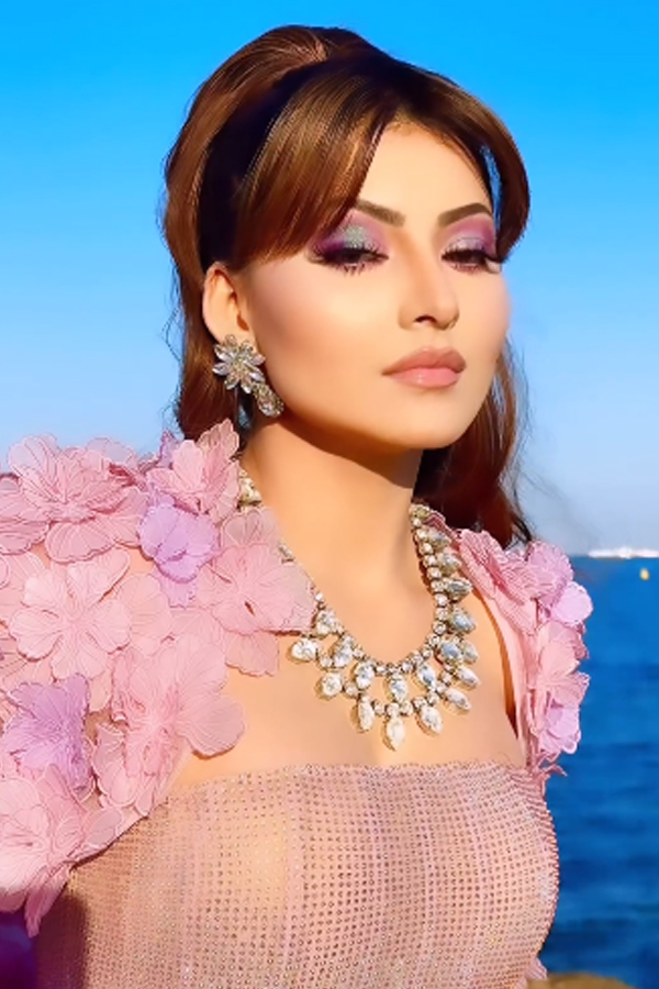 Urvashi-Rautela-29.jpg 26