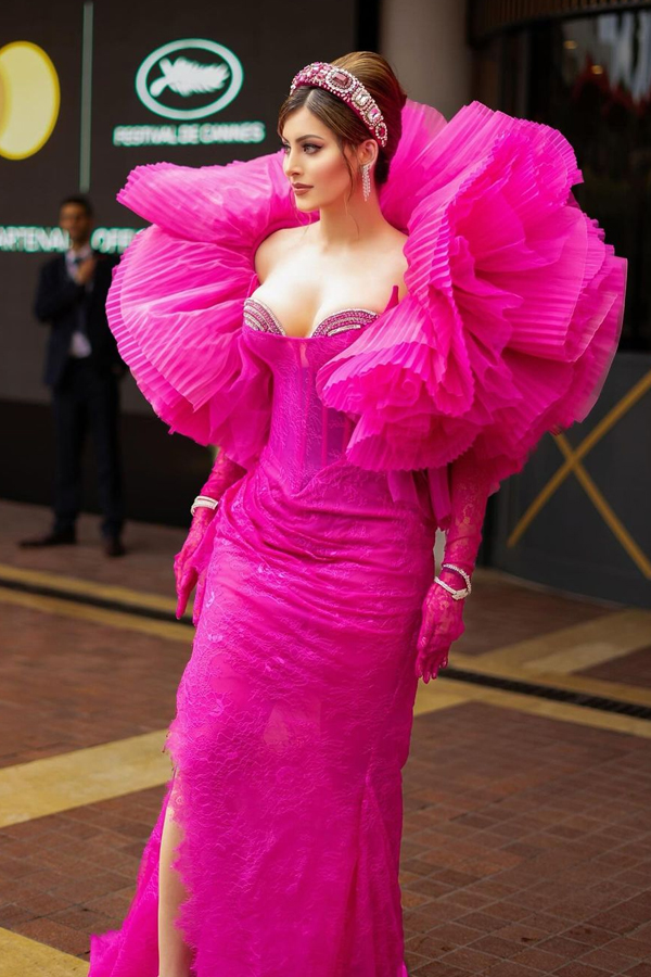 Urvashi-Rautela-2_0.jpg 29