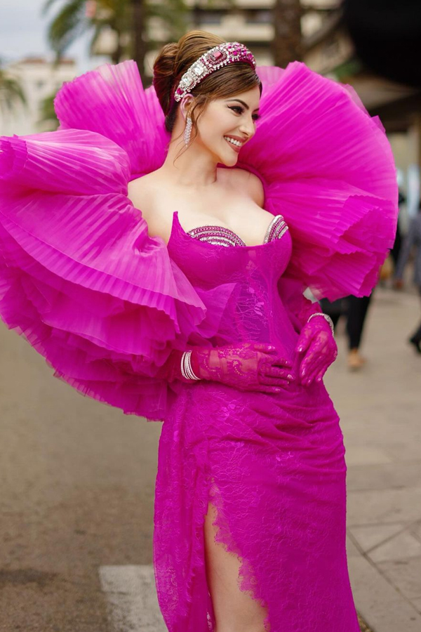 Urvashi-Rautela-3.jpg 30