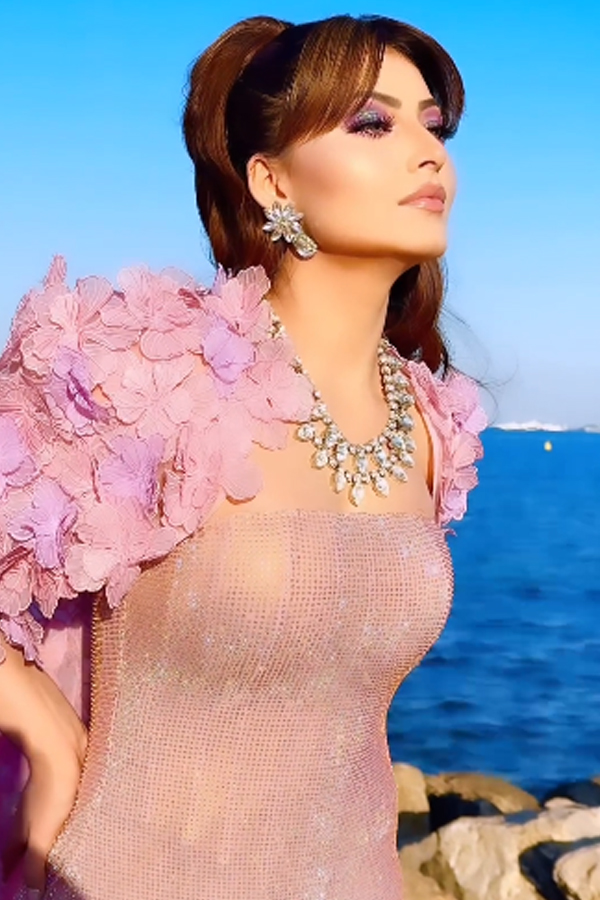 Urvashi-Rautela-30.jpg 27