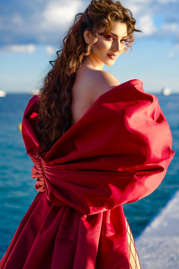 Urvashi-Rautela-8.jpg 4