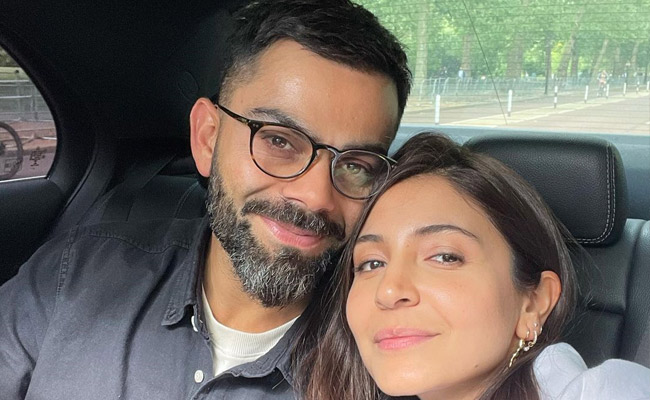 Virat_20Kohli_20Hanging_20Out_20With_20wife_20Anushka_20Sharma_20Former_20cricketer_20Zaheer_20Khan_20in_20Mumbai_20Photos_20_2814_29.jpg 15