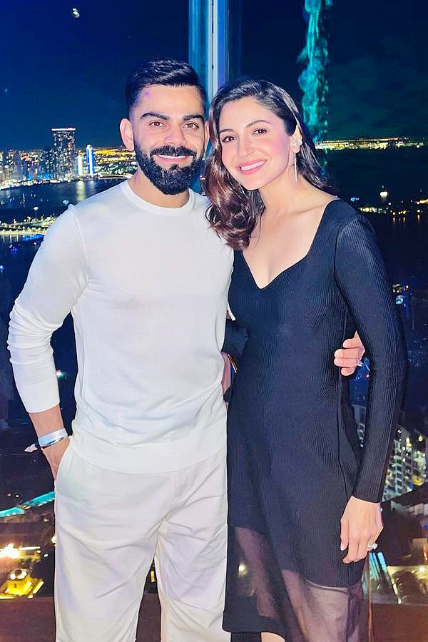 Virat_20Kohli_20Hanging_20Out_20With_20wife_20Anushka_20Sharma_20Former_20cricketer_20Zaheer_20Khan_20in_20Mumbai_20Photos_20_286_29.jpg 7