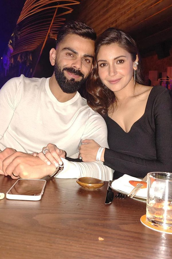 Virat_20Kohli_20Hanging_20Out_20With_20wife_20Anushka_20Sharma_20Former_20cricketer_20Zaheer_20Khan_20in_20Mumbai_20Photos_20_287_29.jpg 8
