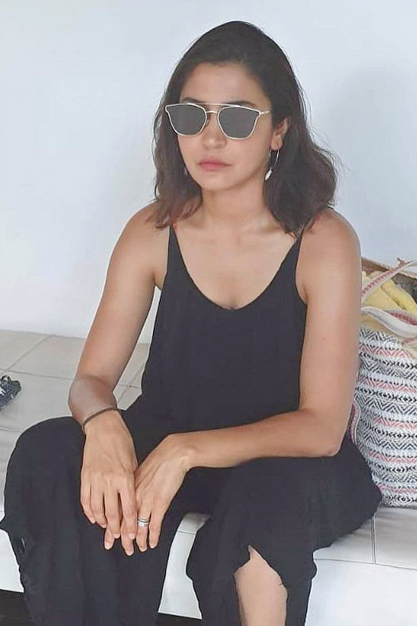 Virat_20Kohli_20Hanging_20Out_20With_20wife_20Anushka_20Sharma_20Former_20cricketer_20Zaheer_20Khan_20in_20Mumbai_20Photos_20_288_29.jpg 9