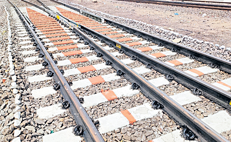 tracks.jpg