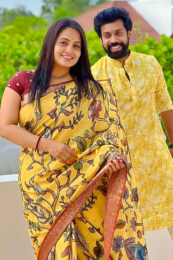 Aata_20Sandeep_20With_20His_20Family_20Visits_20Tirumala_20Photos_20_288_29.jpg 9
