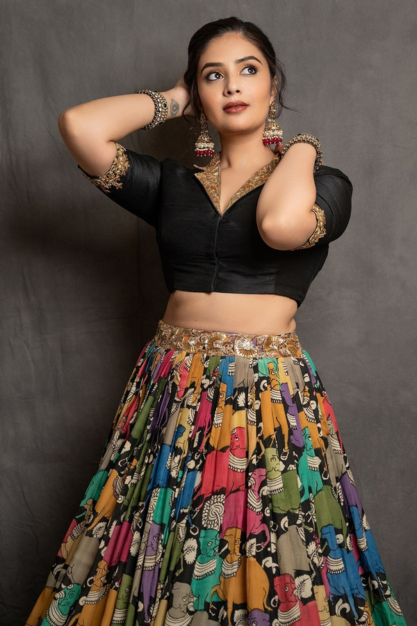 Sreemukhi-10.jpg 11