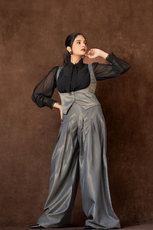 Sreemukhi-12.jpg 13