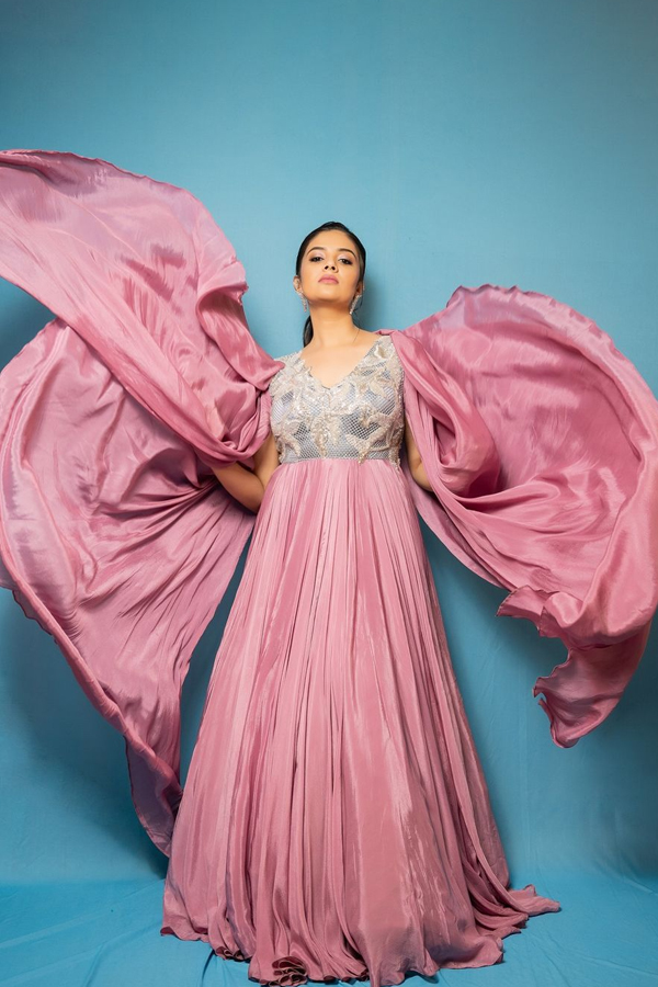 Sreemukhi-16.jpg 17