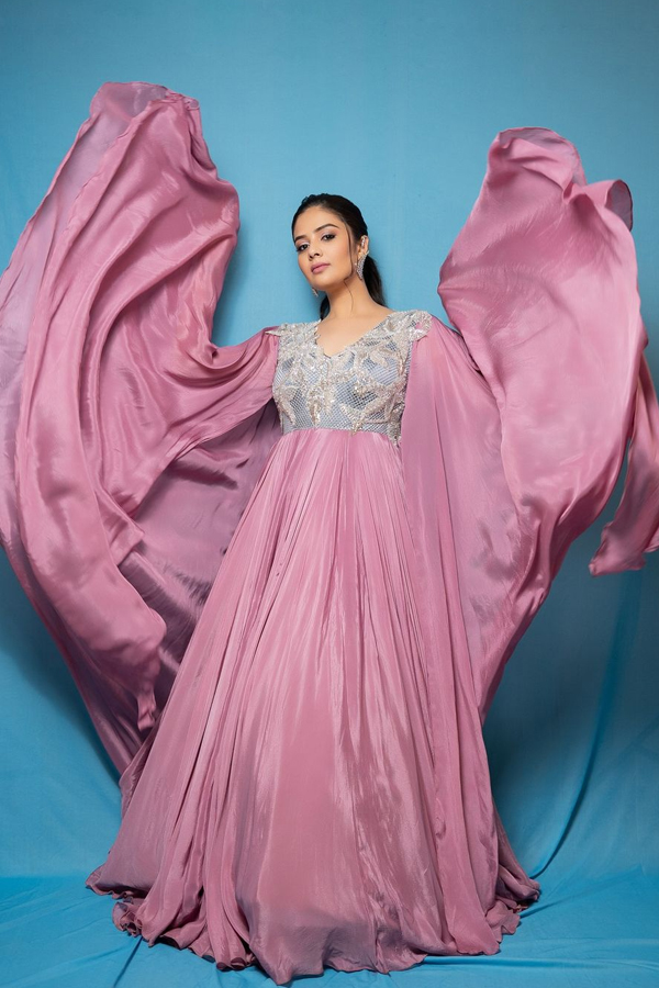 Sreemukhi-18.jpg 19
