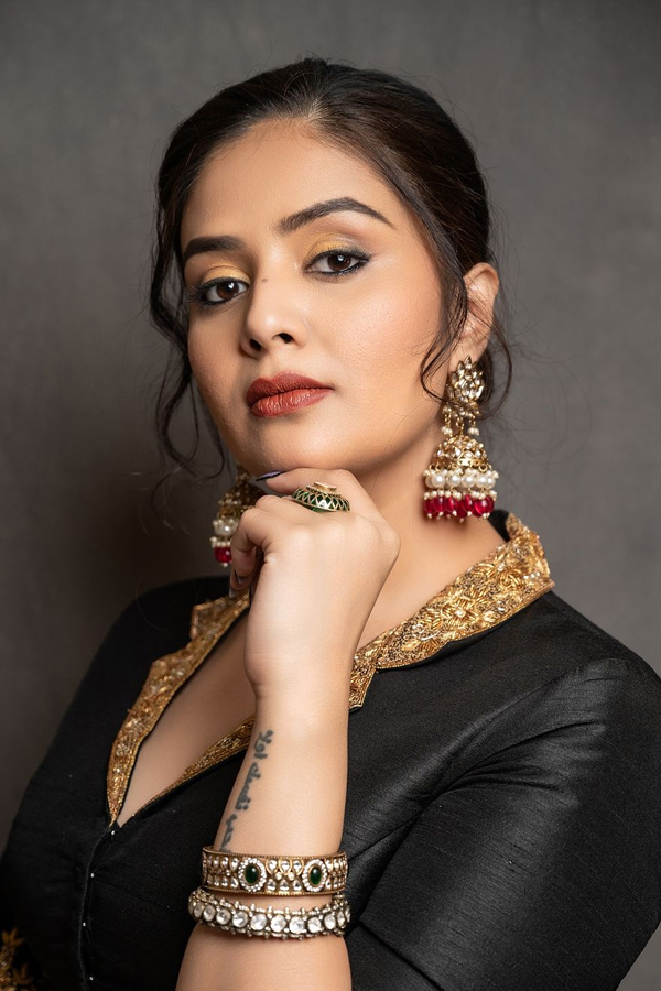 Sreemukhi-6.jpg 7