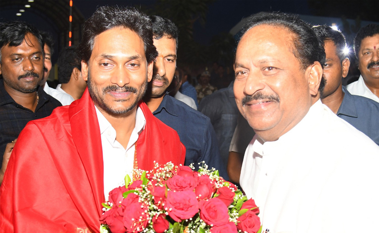 YS_Jagan_Gannavaram_Welcome.jpg