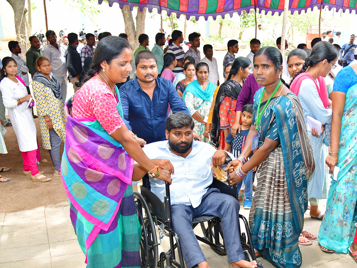 Best_20Photos_20of_20The_20Day_20in_20AP_20and_20Telangana_20Photo_20Gallery_20_286_29_0.jpg 6