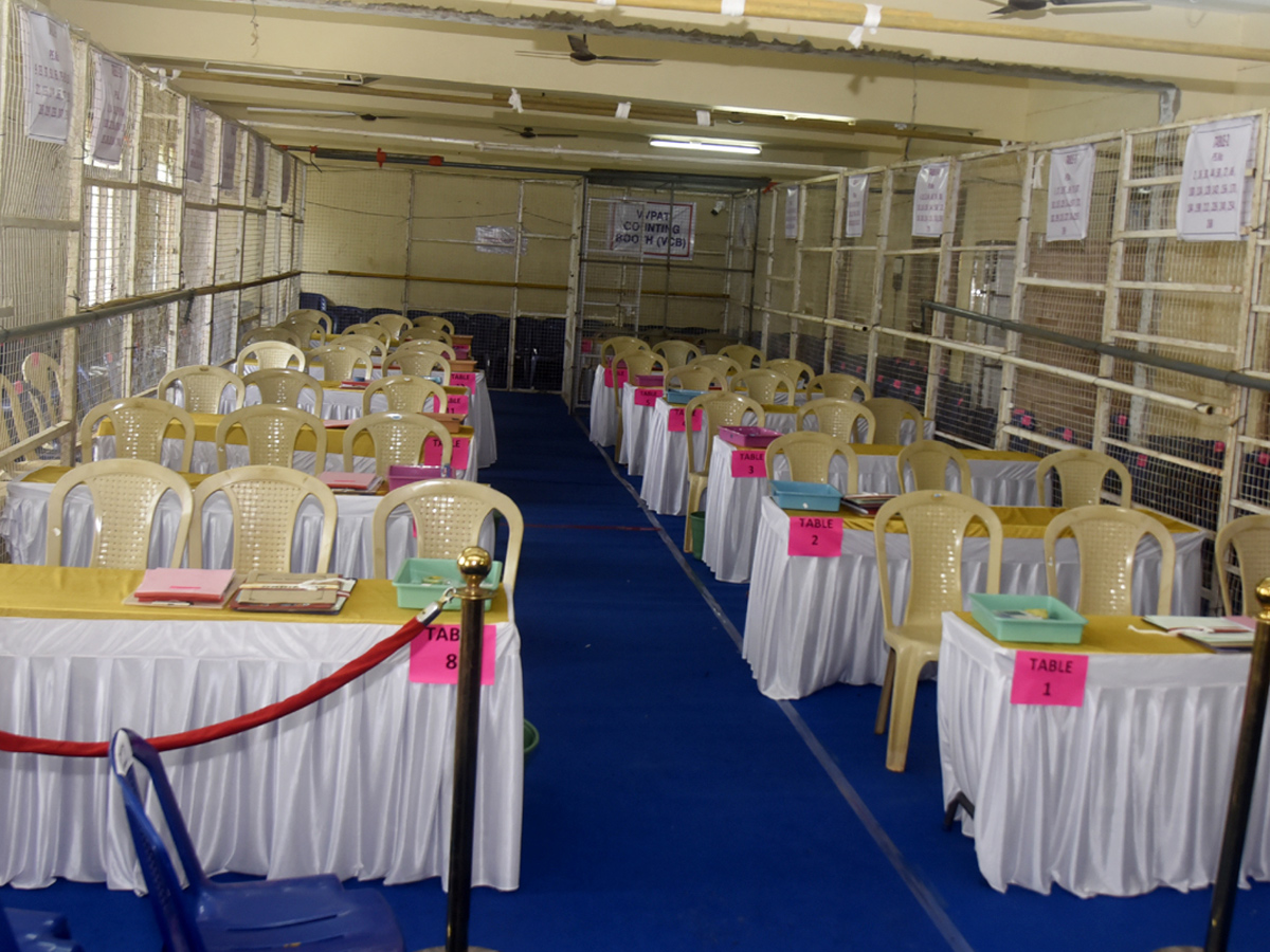 High_20Security_20Arrangements_20at_20Counting_20Centers_20In_20Andhra_20pradesh_20_2814_29_0.jpg 15
