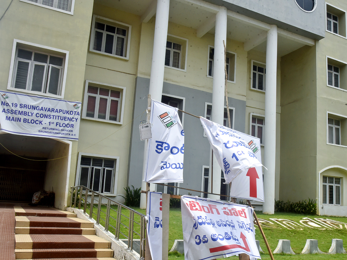 High_20Security_20Arrangements_20at_20Counting_20Centers_20In_20Andhra_20pradesh_20_2825_29_0.jpg 26