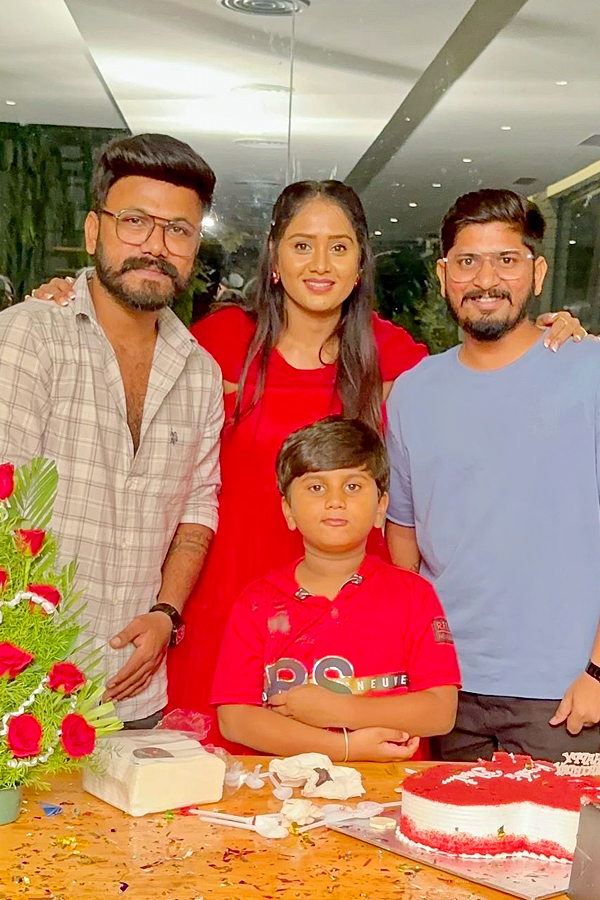 Tv_20actress_20Keerthi_20Bhat_20birthday_20celebrations_20Photos_20_2812_29.jpg 13