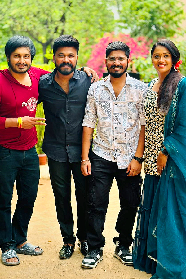 Tv_20actress_20Keerthi_20Bhat_20birthday_20celebrations_20Photos_20_2813_29.jpg 14
