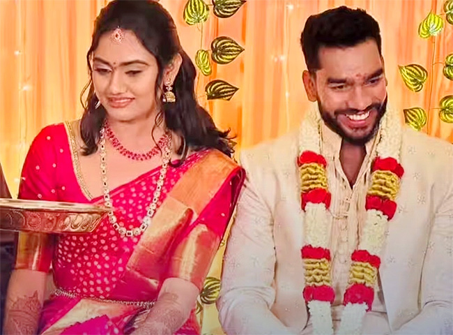 Venkatesh_20Iyer_20gets_20married_20to_20Shruti_20Raghunathan_20photos_20go_20viral-_20_2810_29.jpg 10