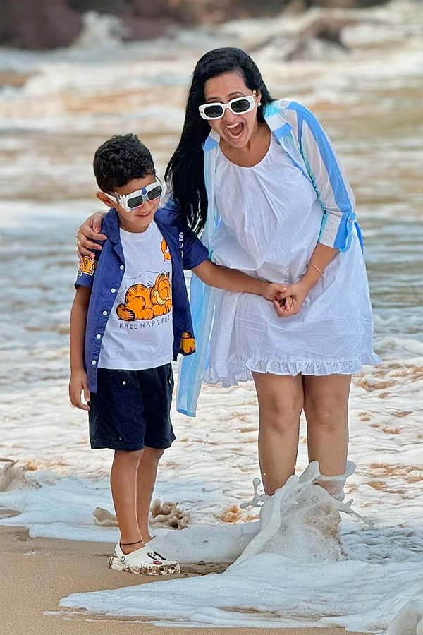 Anchor_20Lasya_20Enjoys_20At_20Goa_20With_20Family_20Photos_20_2819_29.jpg 20