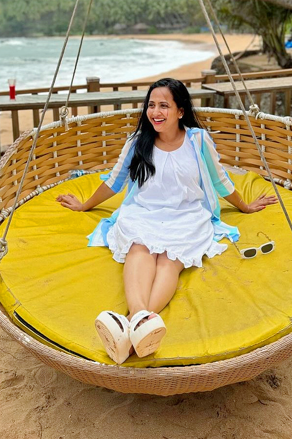 Anchor_20Lasya_20Enjoys_20At_20Goa_20With_20Family_20Photos_20_289_29.jpg 10