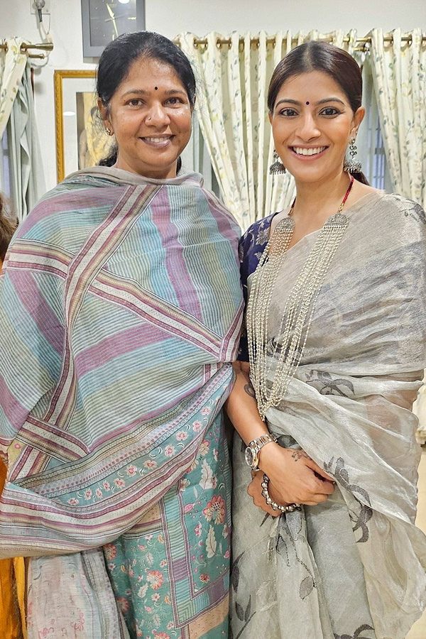 Varalaxmi_20Sarathkumar_20invites_20Celebreties_20And_20officials_20for_20her_20wedding_20Photos_20_281_29.jpg 2
