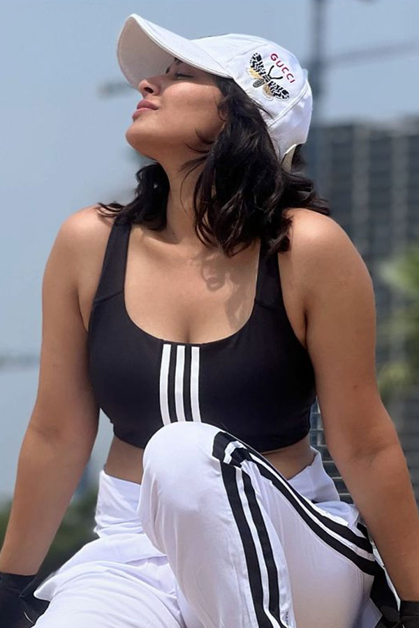 inaya11.jpg 9