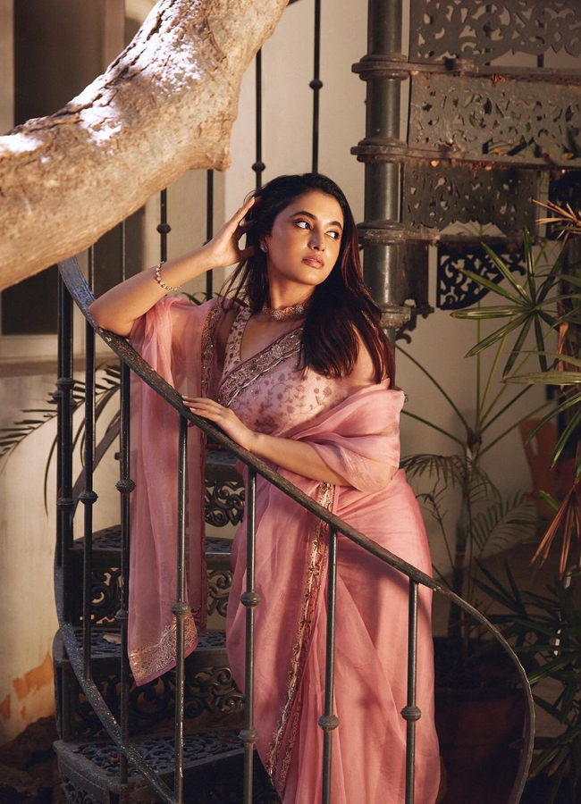 Priyanka-Arul-Mohan-10.jpg 11