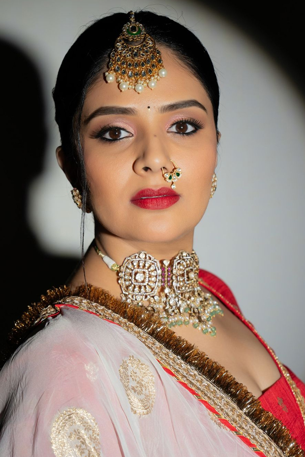 Sreemukhi-20.jpg 21