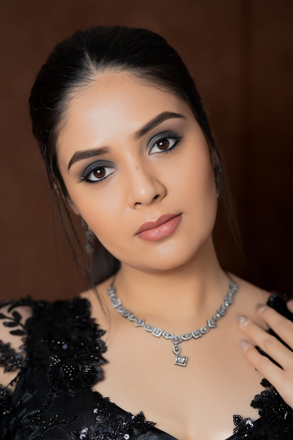 Sreemukhi-3.jpg 4