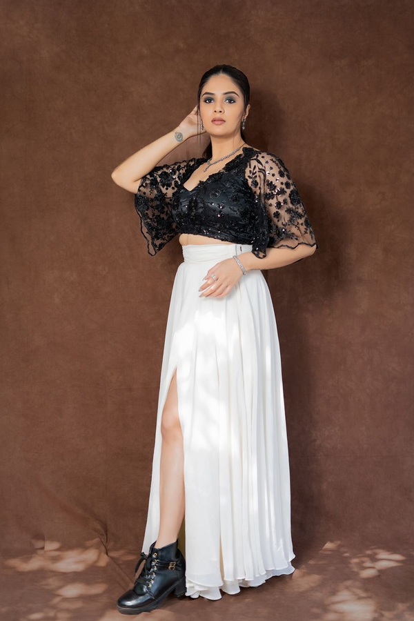 Sreemukhi-4.jpg 5