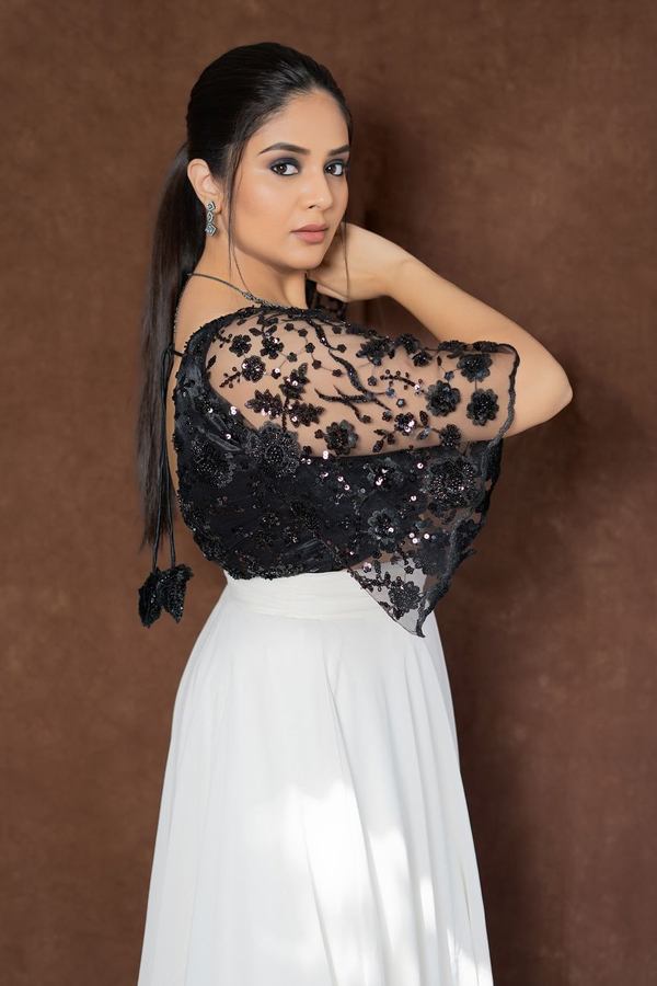 Sreemukhi-5.jpg 6