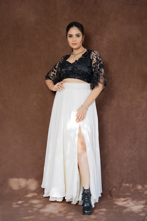 Sreemukhi-7.jpg 8