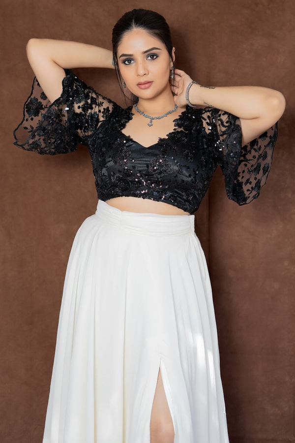 Sreemukhi-9.jpg 10