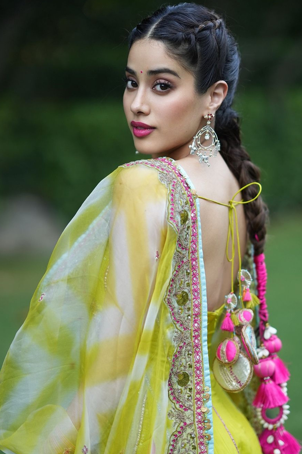 Janhvi-Kapoor-20.jpg 22