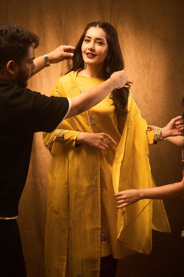 Raashi-Khanna-13.jpg 14