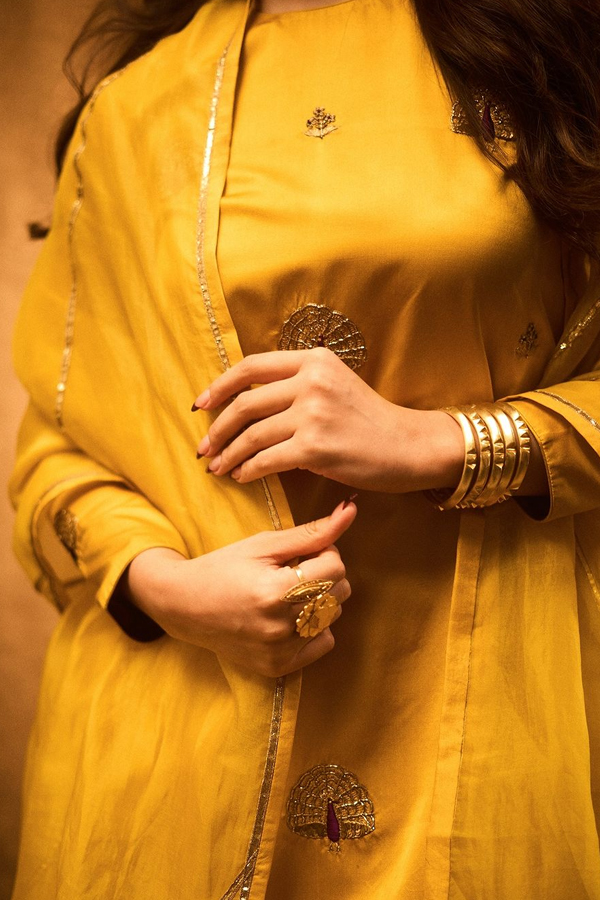 Raashi-Khanna-8.jpg 9