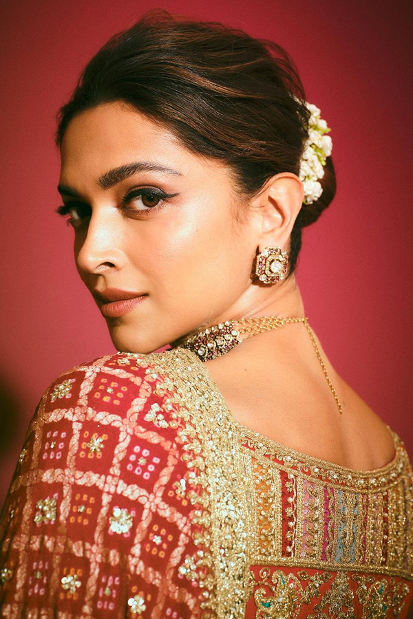 8.Deepika-Padukone.jpg 9