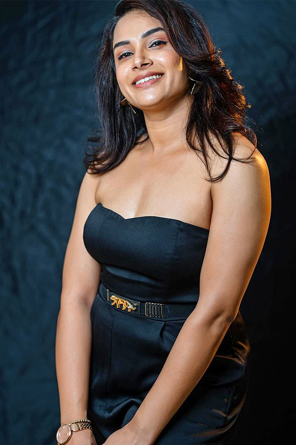 Actress_20Hariteja_20latest_20modern_20look_20photos_20_2816_29.jpg 22