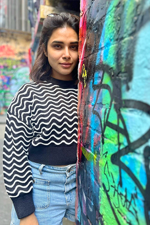 Actress_20Hariteja_20latest_20modern_20look_20photos_20_285_29.jpg 11