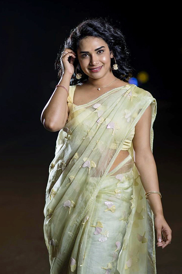 Actress_20Hariteja_20latest_20modern_20look_20photos_20_288_29.jpg 14