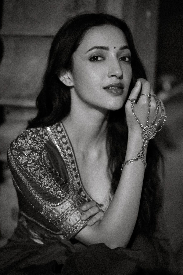 Neha-Shetty-22.jpg 23