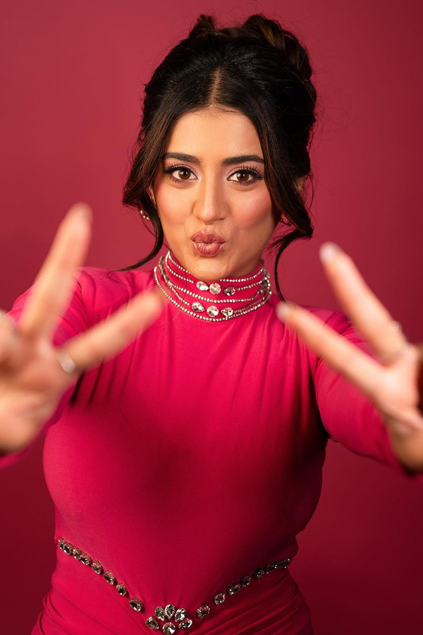 Raashi-Singh-10.jpg 11