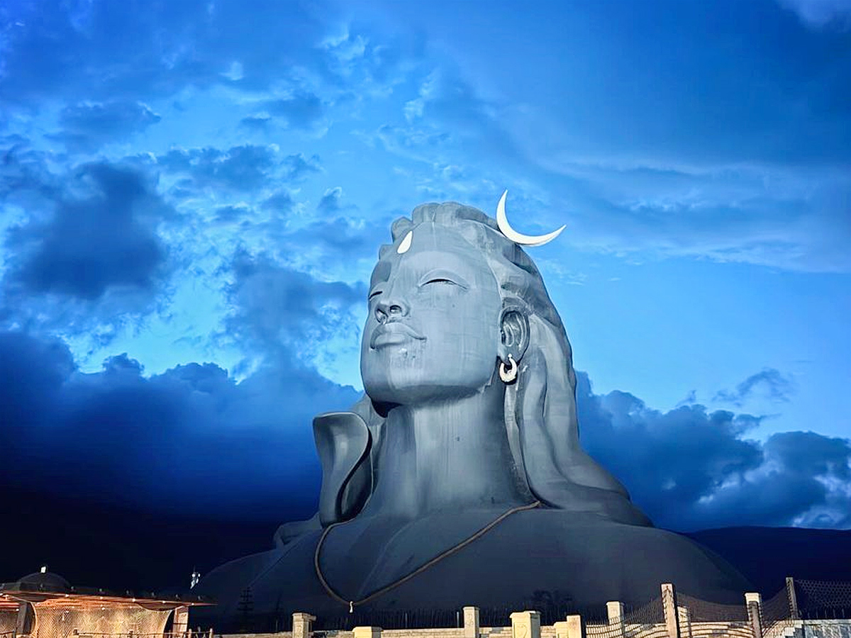 Samantha_20Ruth_20Prabhu_20Shares_20Meditative_20Moments_20From_20Ashram_20Photos_20_284_29.jpg 4