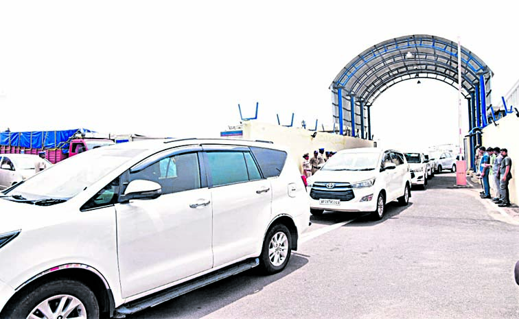 modi_20car.jpg