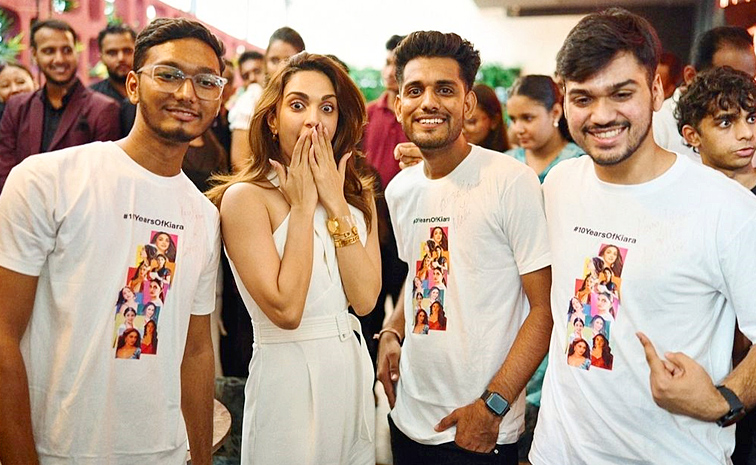 Kiara_20Advani_20Celebrates_20Her_2010_20Years_20In_20Indian_20Film_20Industry_20With_20Tiramisu_20Cake_20Photos_20_2810_29.jpg 11