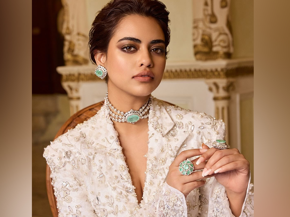 Manish-Malhotra-Jewellery-15.jpg 16